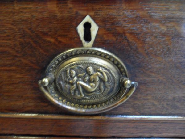 oak chest of drawers
