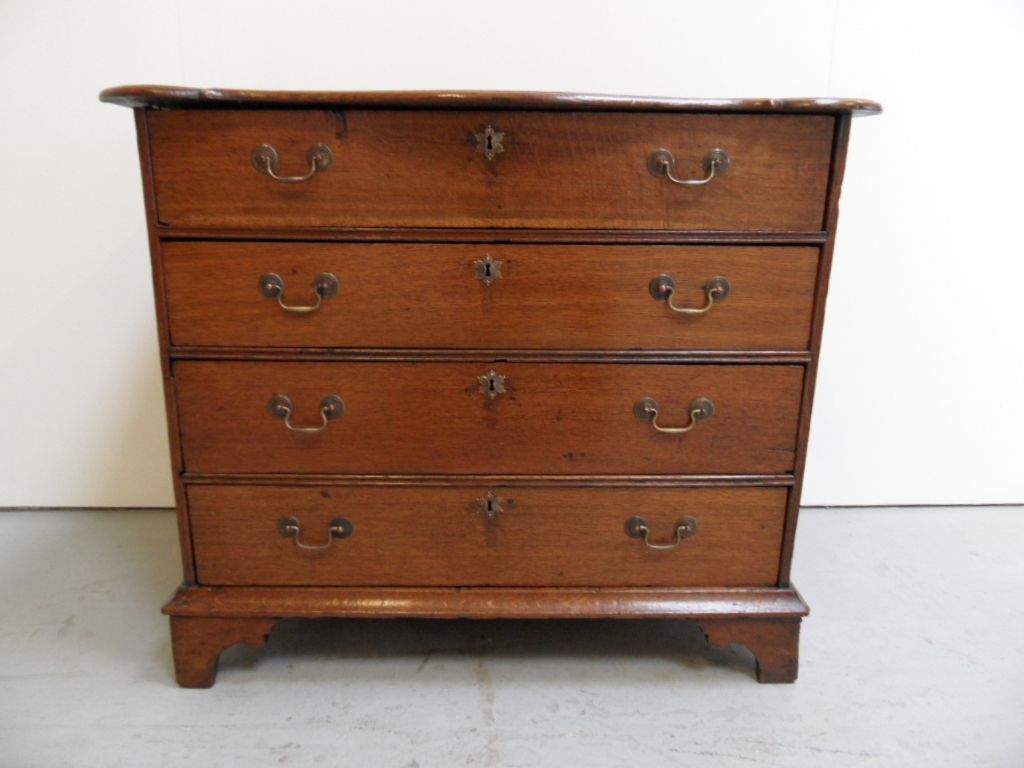 Antieke eiken commode