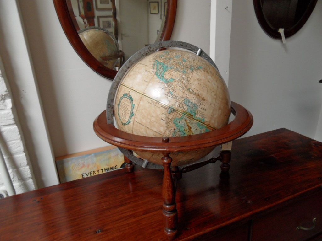 Globe in houder