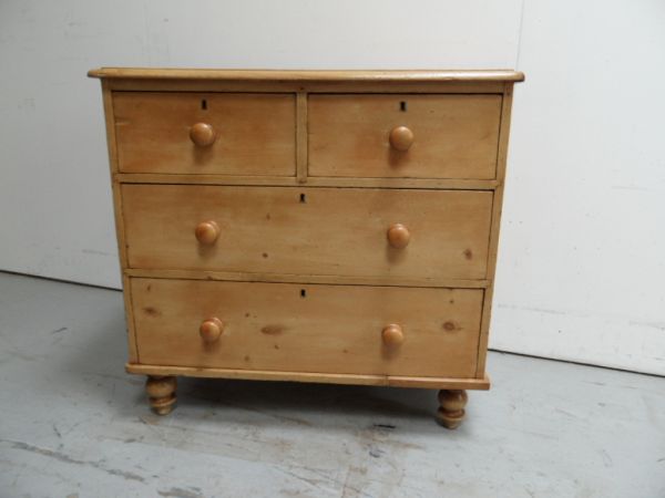 Antieke grenen commode