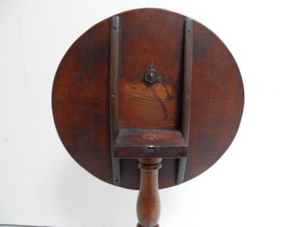 Tilt top sidetable