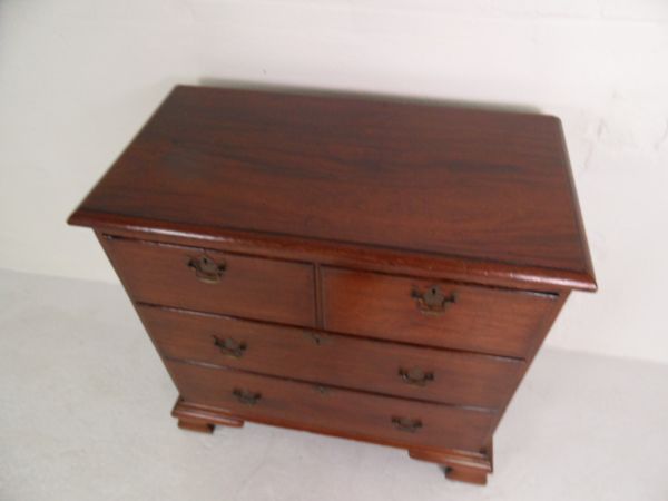 Mahogany  chest of drawers