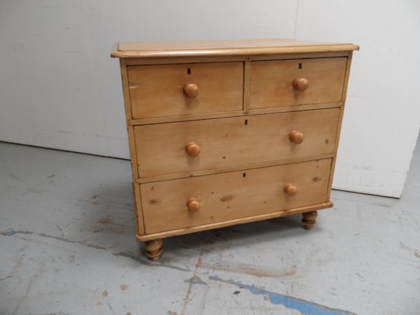 Antieke grenen commode
