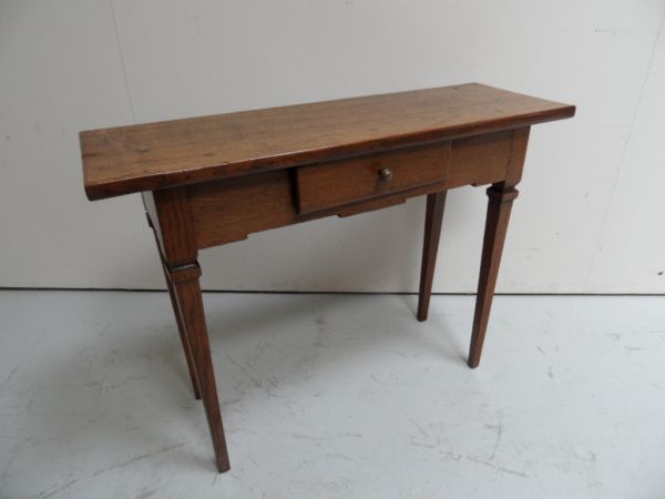 Antique sidetable