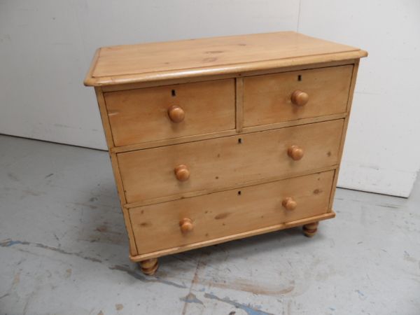 Antieke grenen commode