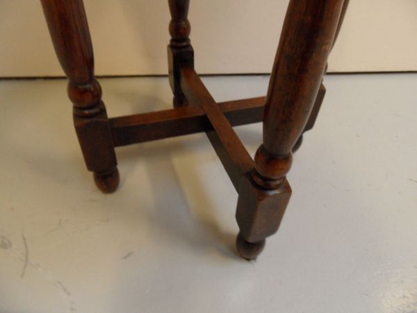 Vintage eiken bijzettafeltje