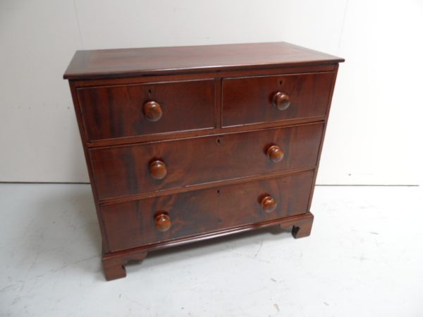 Mahogany chest of drawers