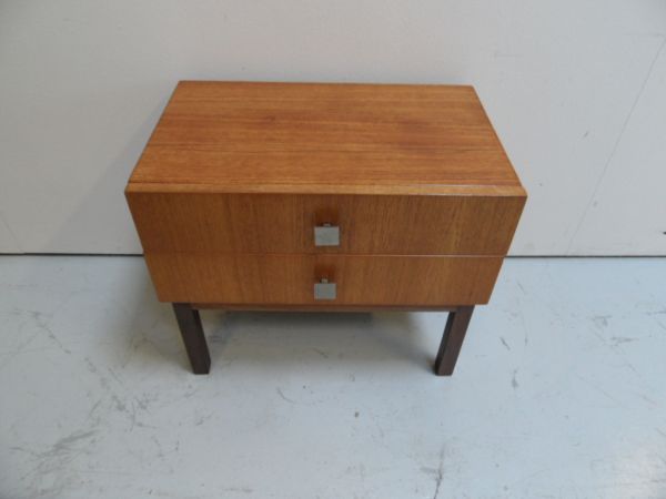Mid century chest of drawers