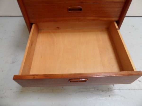 Mid Century chest of drawers