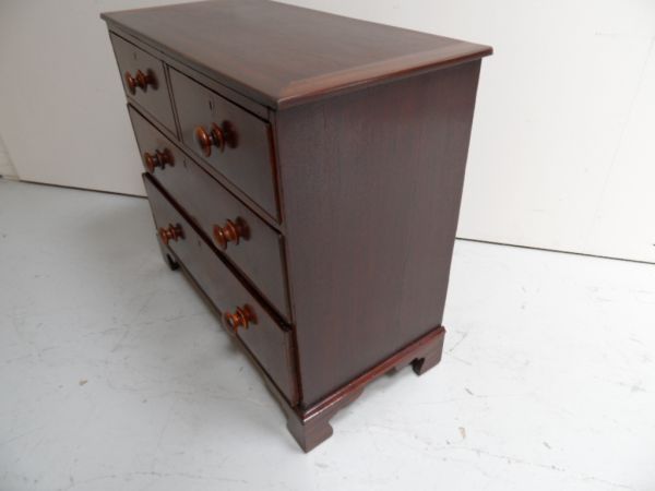Mahogany chest of drawers