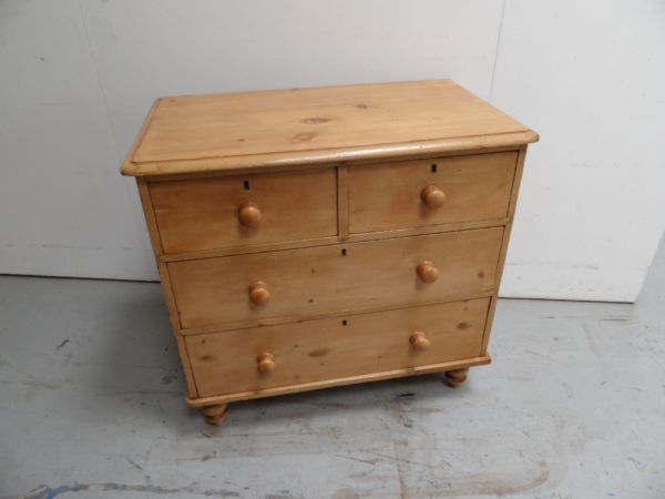 Antieke grenen commode