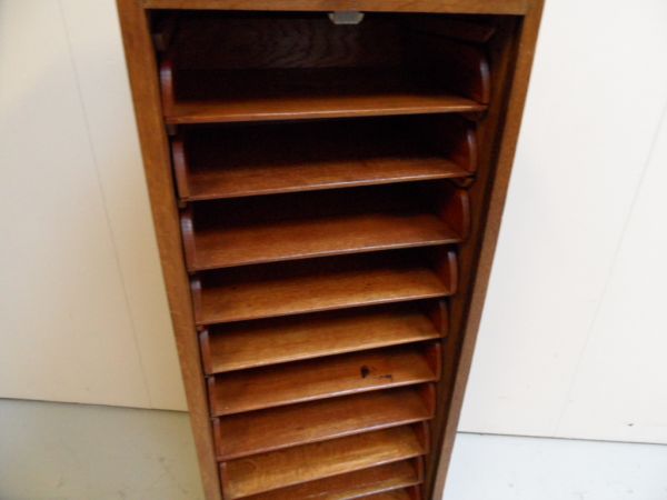 Rolluikkast met lades