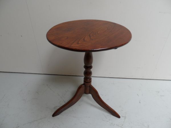 Tilt top sidetable