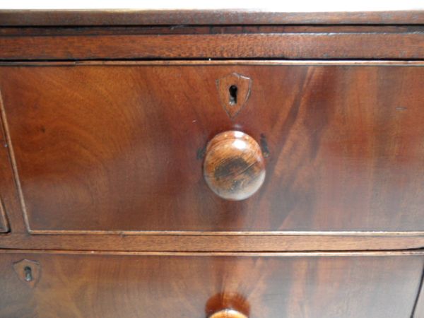 Mahogany chest of drawers