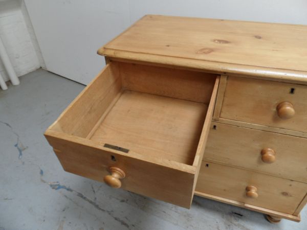 Antieke grenen commode