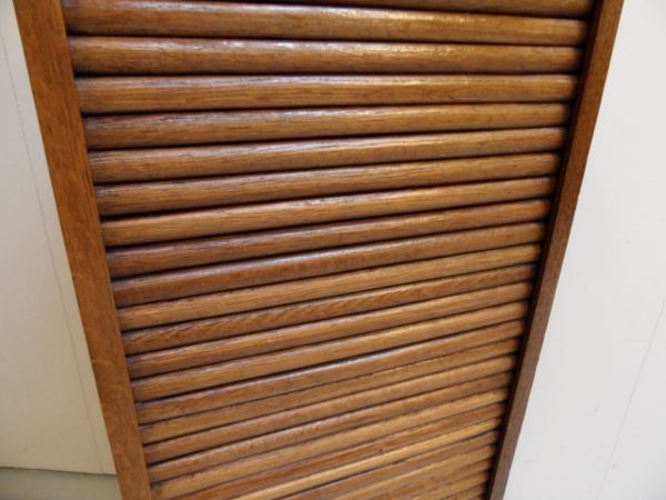 Rolluikkast met lades