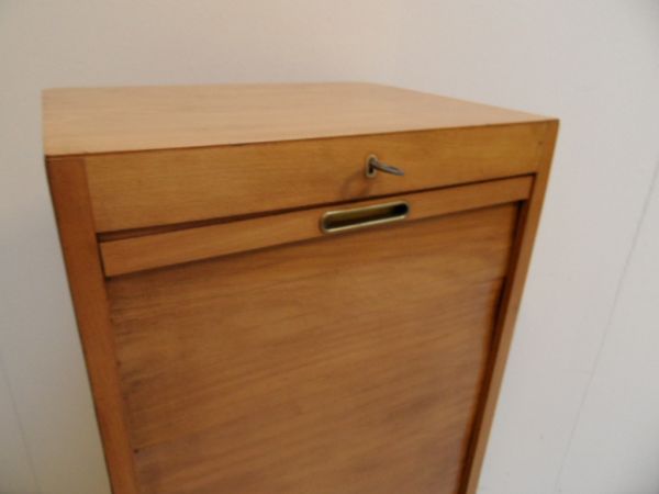 Filing cabinet with roller shutter