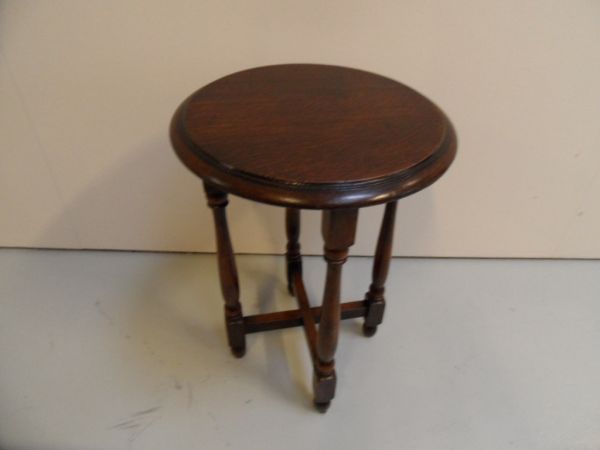 Vintage eiken bijzettafeltje