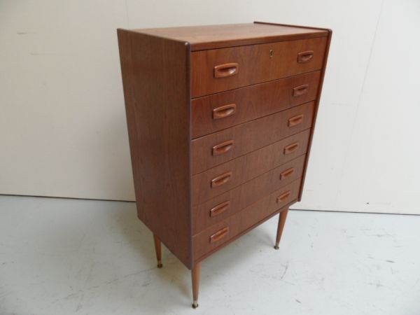 Mid century chest of drawers