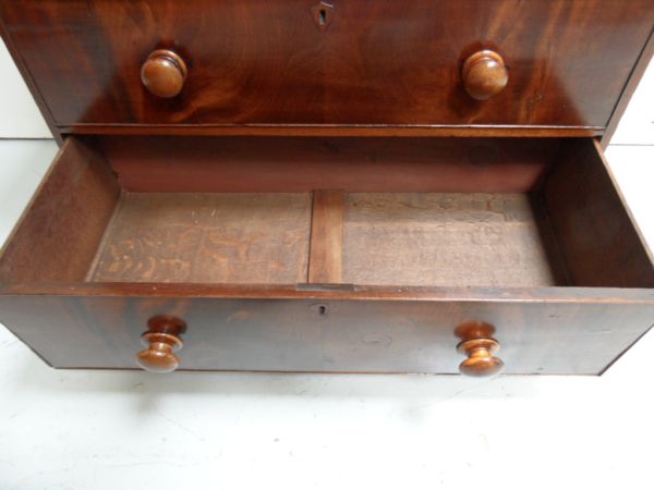 Mahogany chest of drawers