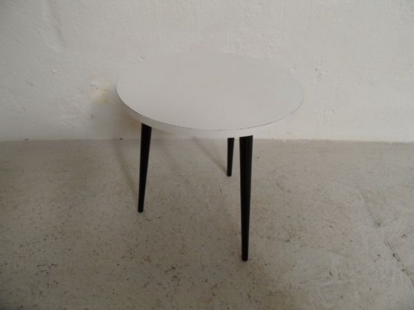 Vintage bijzettafeltje wit
