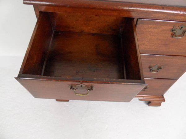 Mahogany  chest of drawers