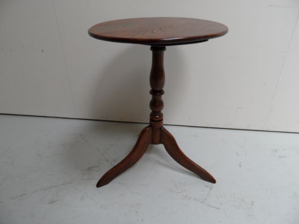Tilt top sidetable