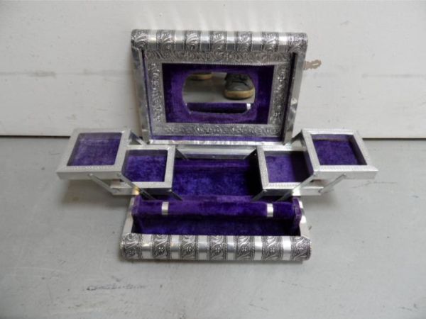 Vintage jewelry box